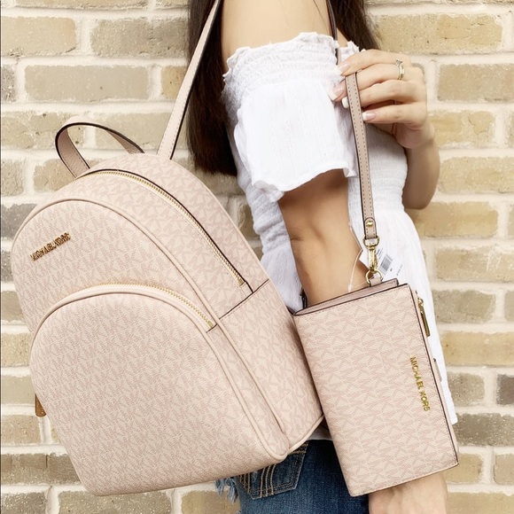 Gaby’sBags-Michael Kors Backpack&Wallet SET - Picture 2 of 4